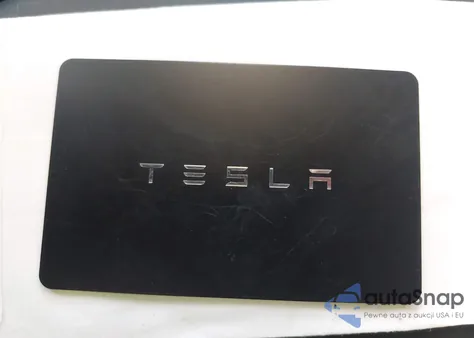 2024 Tesla Model Y Long Range Dual Motor All-Wheel Drive z USA, uszkodzony, nr VIN 7SAYGDEE5RF074414